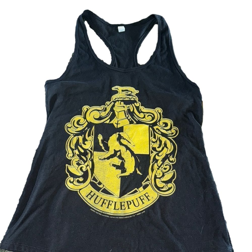 HARRY POTTER . Black Sleeveless Tank Top with Yellow Crest y Graphic